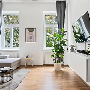  Apartment Cozy, Generous - 10 Min To City-centre - Contactless 24h Check-in Österreich